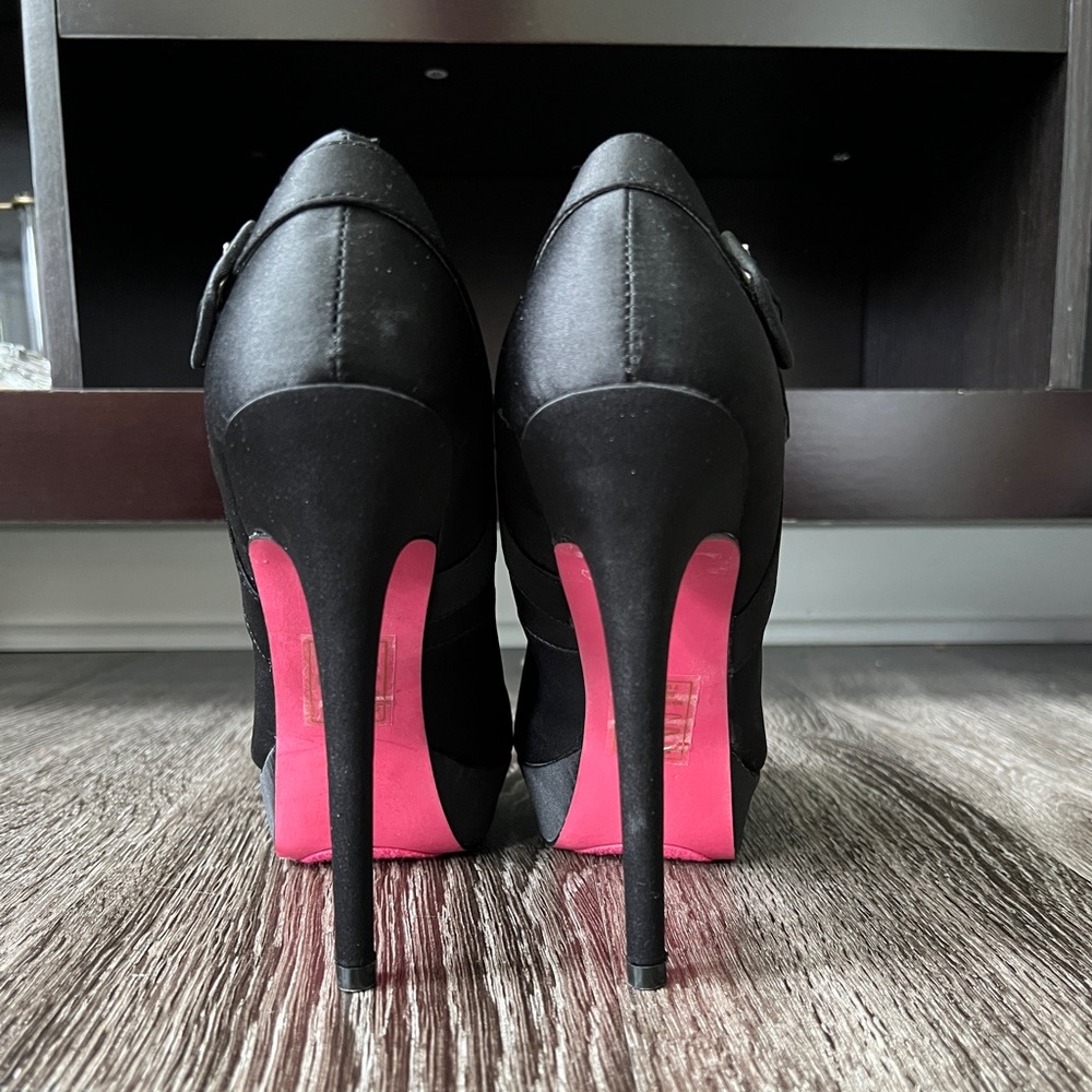 Pink sole black satin stiletto heels sz 9
